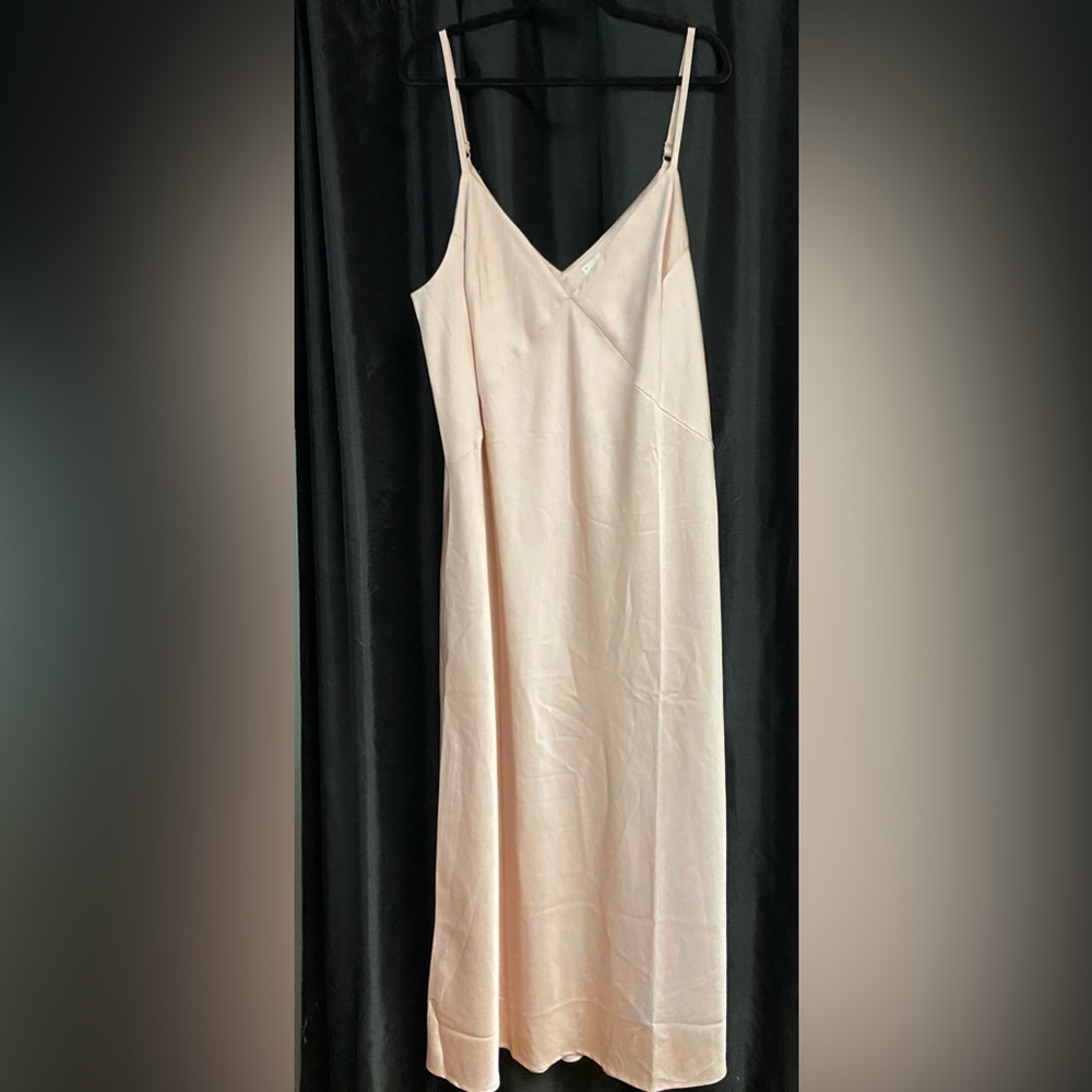 NWT  pretty, slip on V neck spaghetti strap, ankle length dress in soft pink